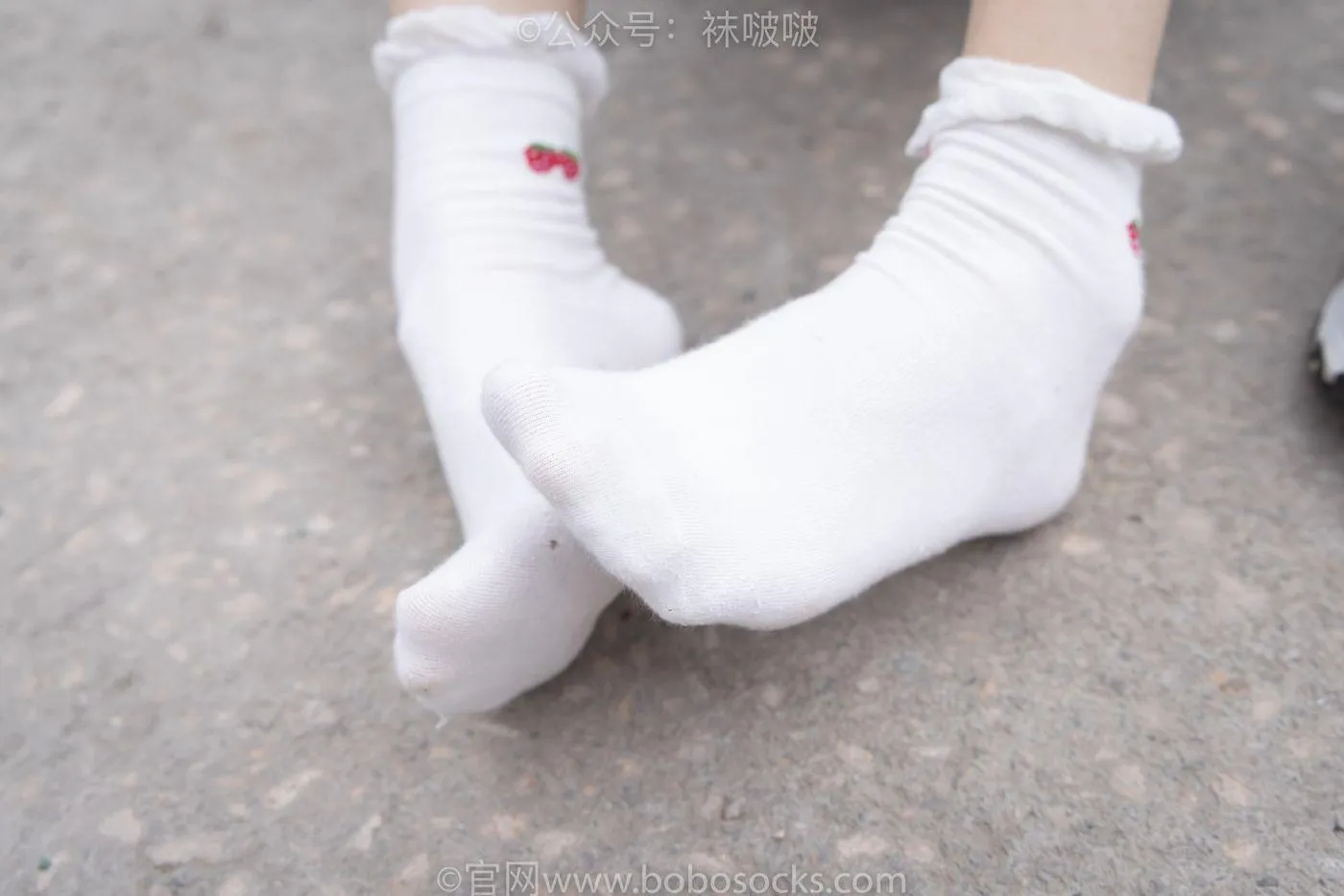 [BoBoSocks袜啵啵]NO.016 熊熊-斯凯奇运动鞋、棉袜（踩脏）、裸足 [147P]插图3